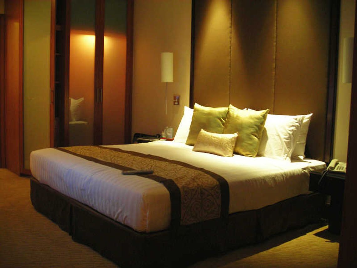 Kupił łóżko. Od 3 miesięcy śpi na podłodze