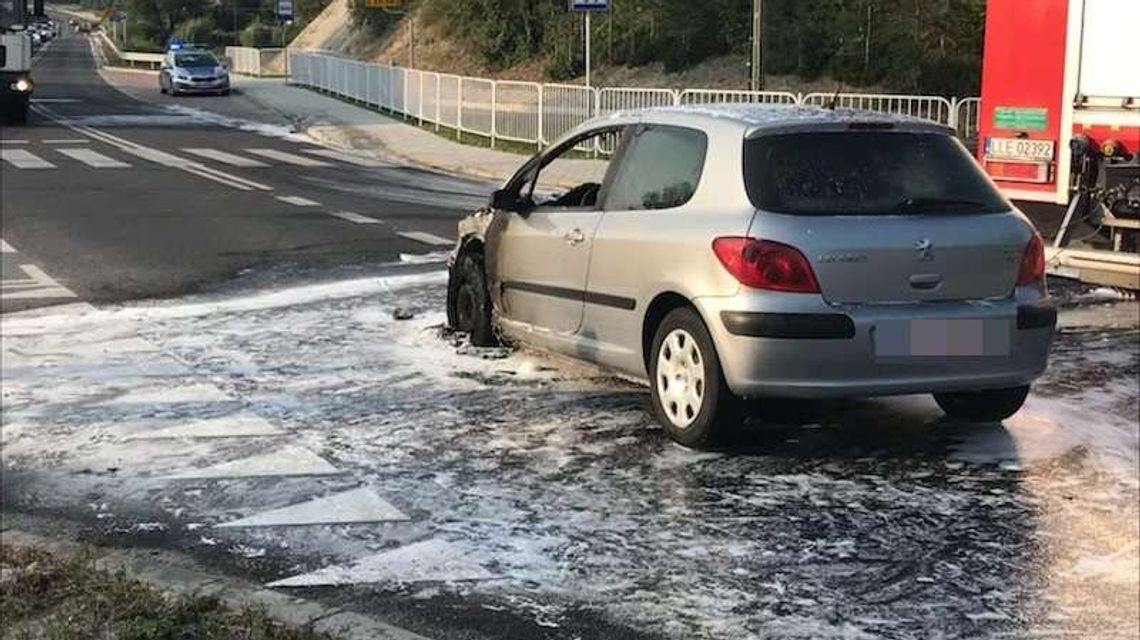 Kupił samochód w komisie. Tego samego dnia auto stanęło w płomieniach