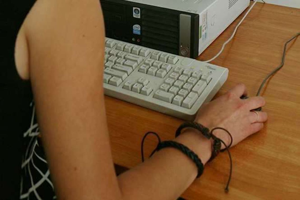 Kupiła telefon na OLX, w pudełku był ryż Kupiła telefon na OLX, w pudełku był ryż