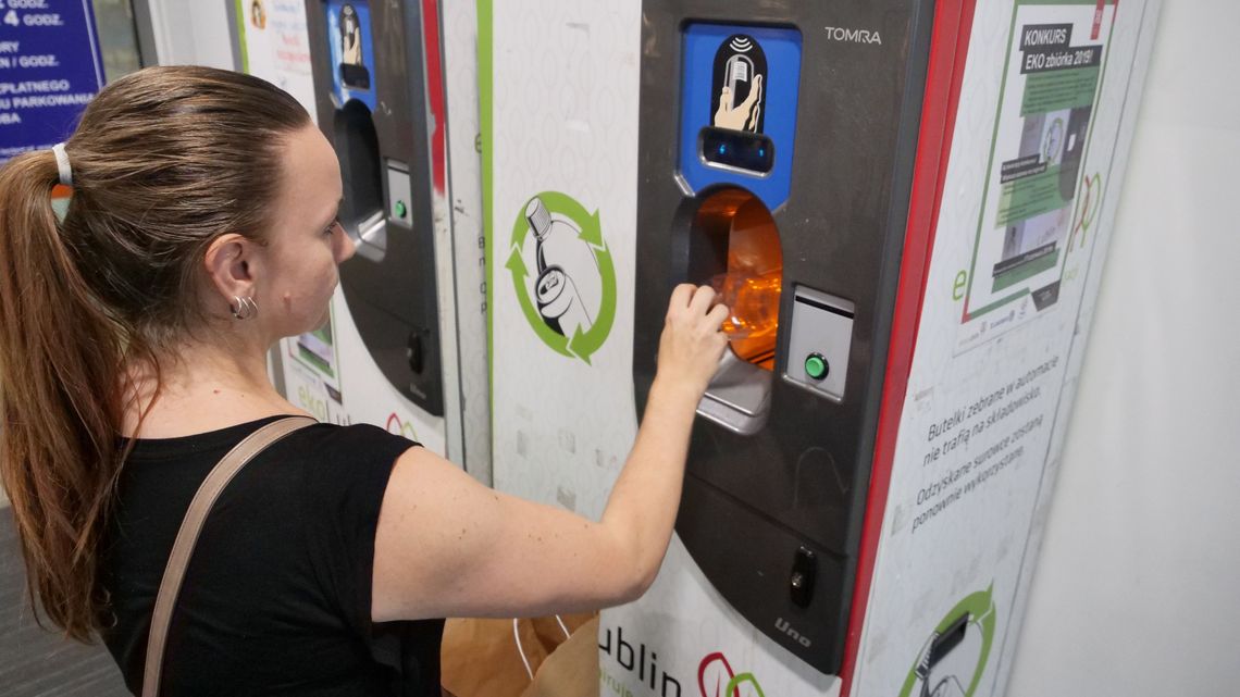 Kupon na zakupy za butelkę. Radna prosi o butelkomaty, ale one już są w Lublinie Kupon na zakupy za butelkę. Radna prosi o butelkomaty, ale one już są w Lublinie