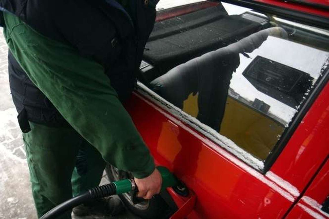Kupował stacje paliw, ale płacił mniej niż obiecywał. Mechanizm oszustwa bardzo prosty Kupował stacje paliw, ale płacił mniej niż obiecywał. Mechanizm oszustwa bardzo prosty