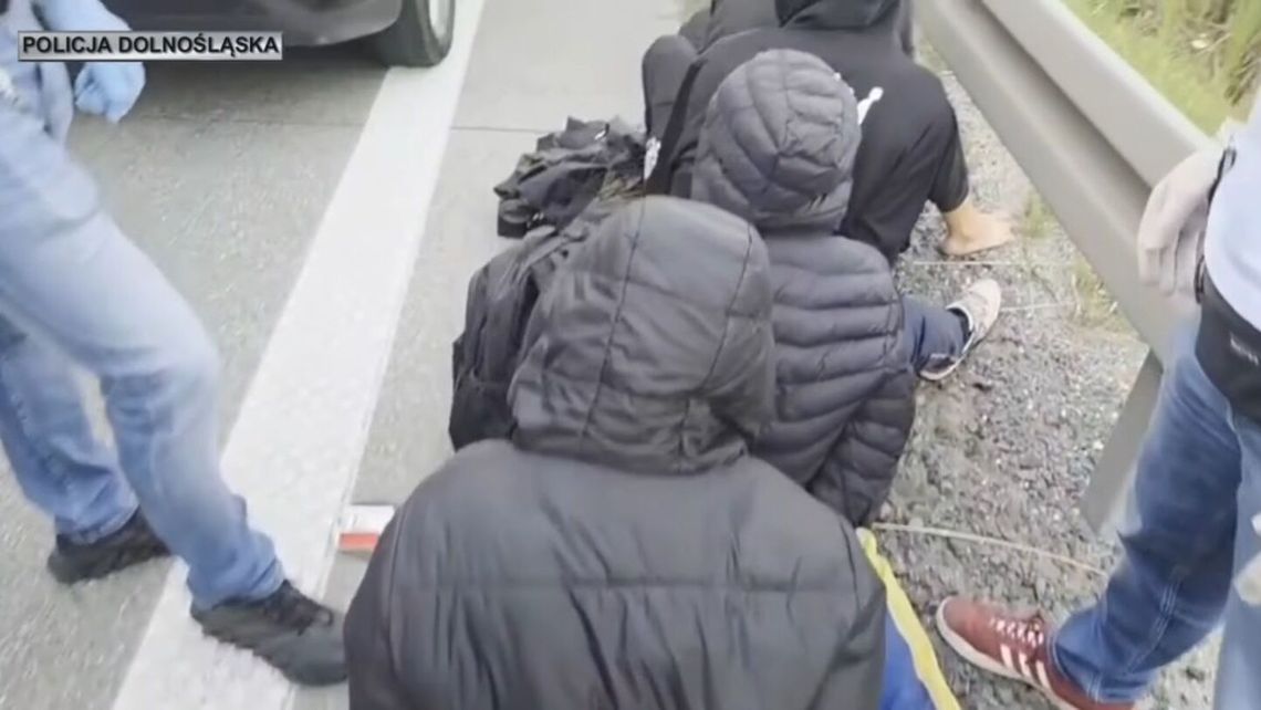 Kurierzy z Mołdawii przewozili nielegalnych imigrantów. Grozi im 8 lat Kurierzy z Mołdawii przewozili nielegalnych imigrantów. Grozi im 8 lat