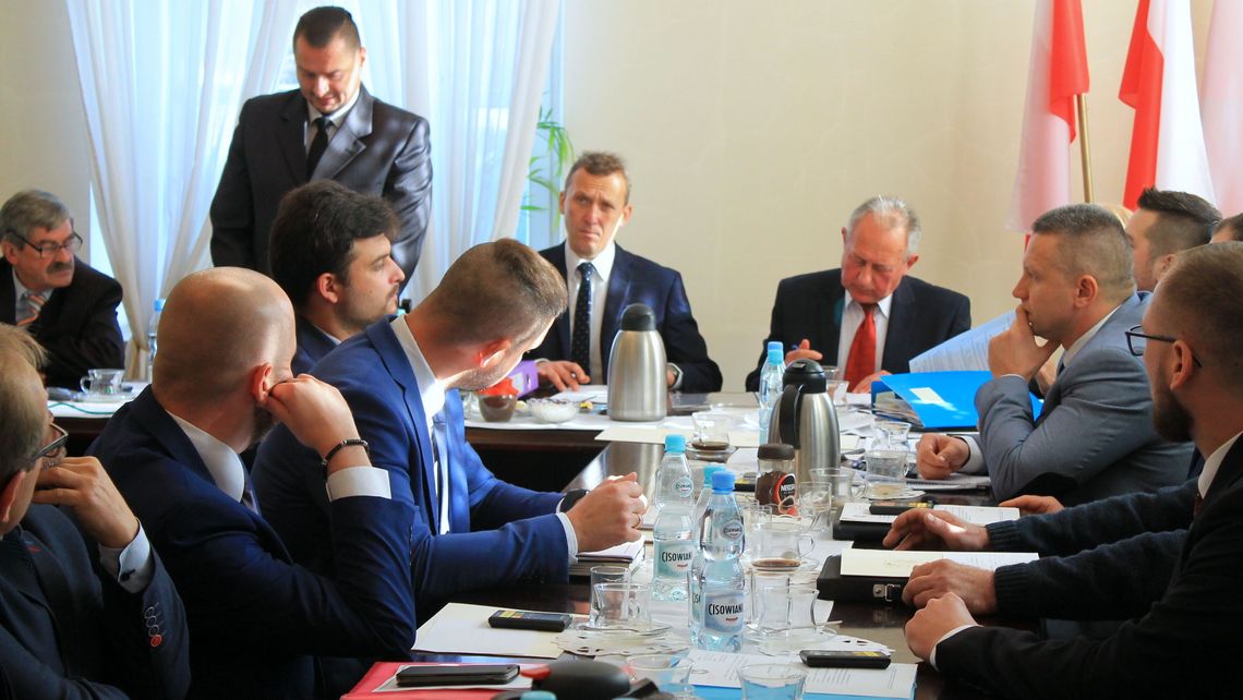 Kurów: Miliony na ocieplenia, kolektory i drogi