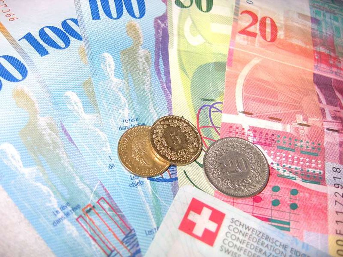 Kurs franka tanieje po interwencji Banku Szwajcarii