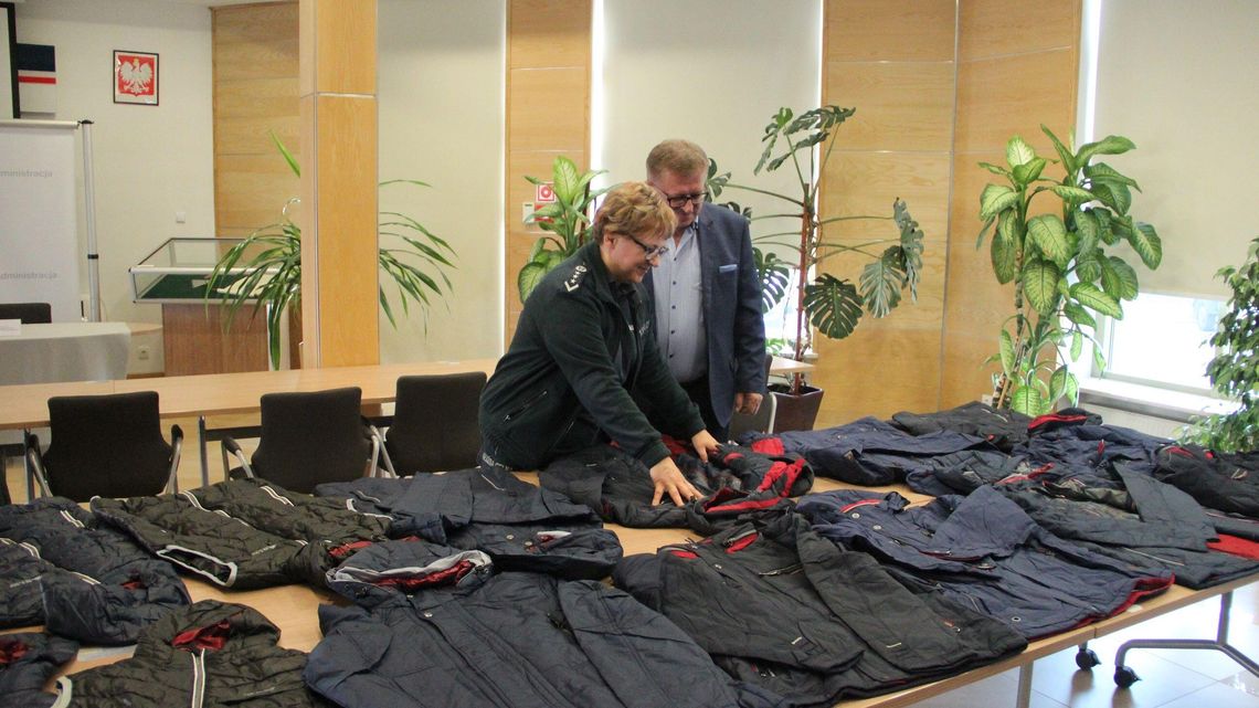 Kurtki z przemytu trafią do podopiecznych ośrodków pomocy społecznej