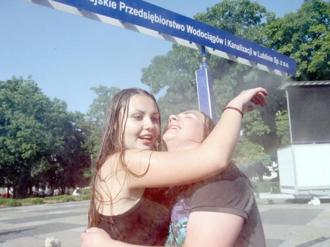 Kurtyna wodna na pl. Litewskim: Mały prysznic schłodzi wszystkich