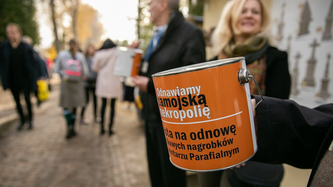 Kwesta na cmentarzu w Zamościu. Wynik gorszy niż przed rokiem Kwesta na cmentarzu w Zamościu. Wynik gorszy niż przed rokiem