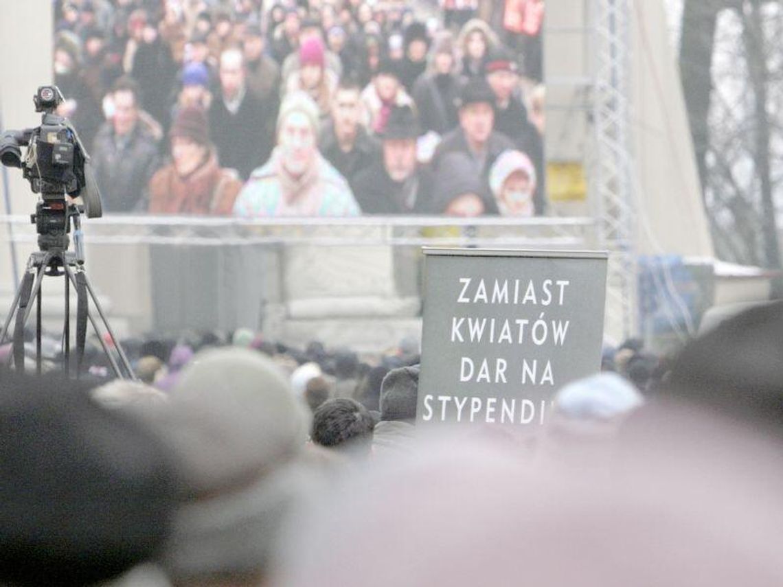 Kwiaciarze krytykują apel księży ws. pogrzebu abp. Życińskiego Kwiaciarze krytykują apel księży ws. pogrzebu abp. Życińskiego