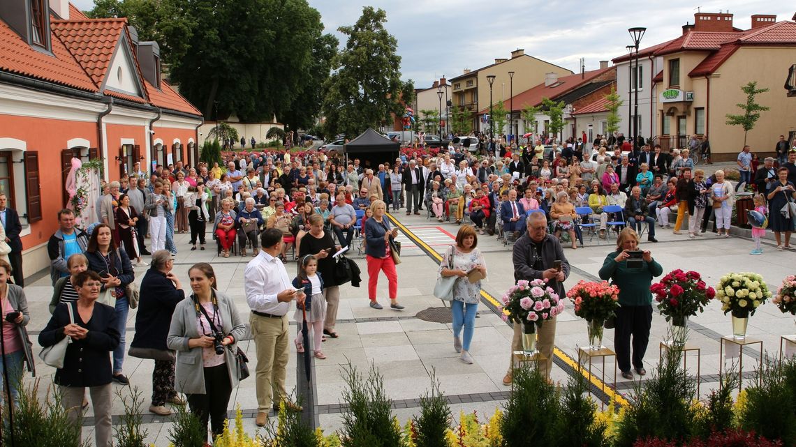 Kwiaty, muzyka i arystokracja. Końskowola bawiła się na Święcie Róż. Zdjęcia