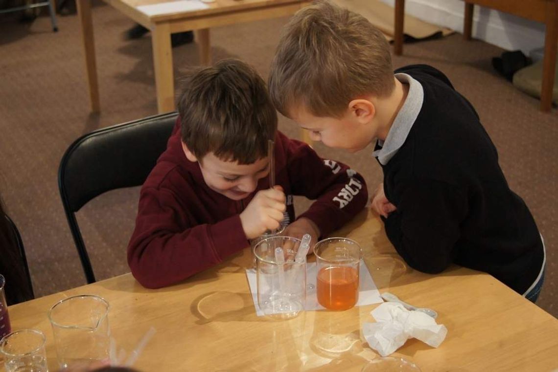 Labirynt doświadczalny: Laboratorium kryminalistyczne