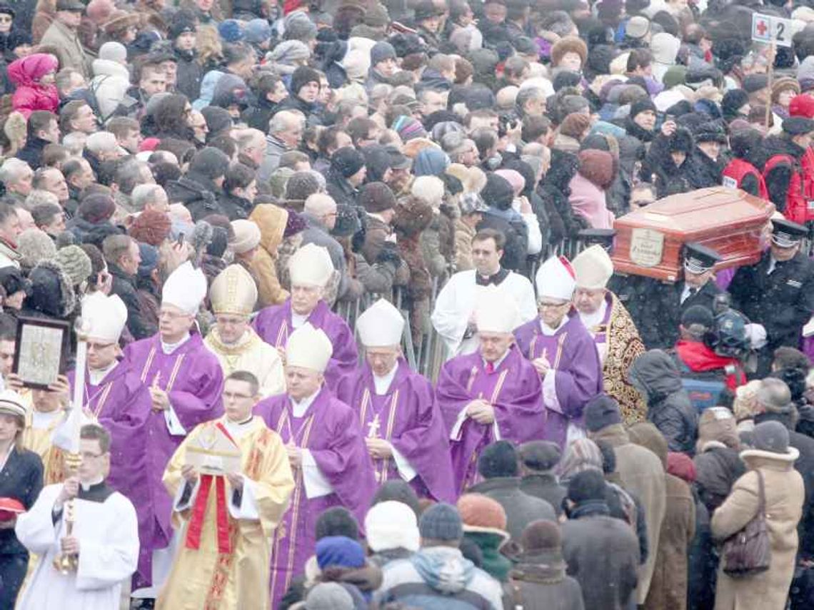 \"Łączył wiarę z rozumem\". Powiedzieli o Życińskim