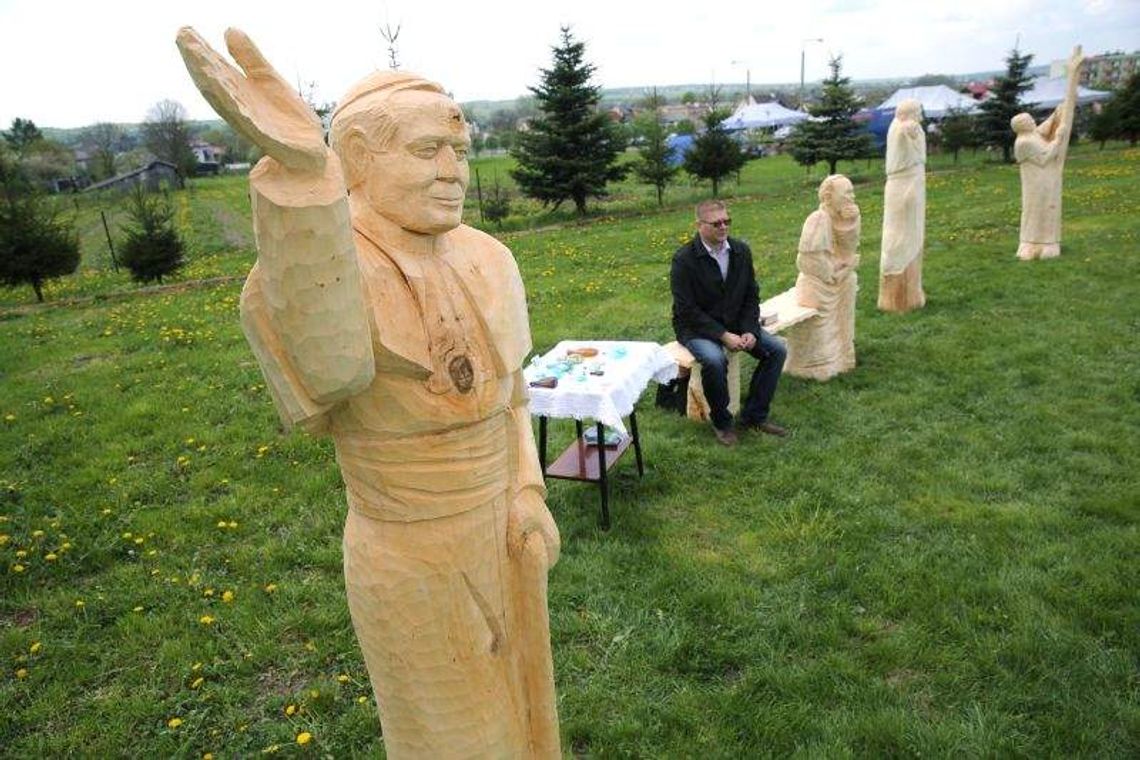 Łąki miejscem religijnym? Na razie stanie "papieska ławeczka" Łąki miejscem religijnym? Na razie stanie "papieska ławeczka"