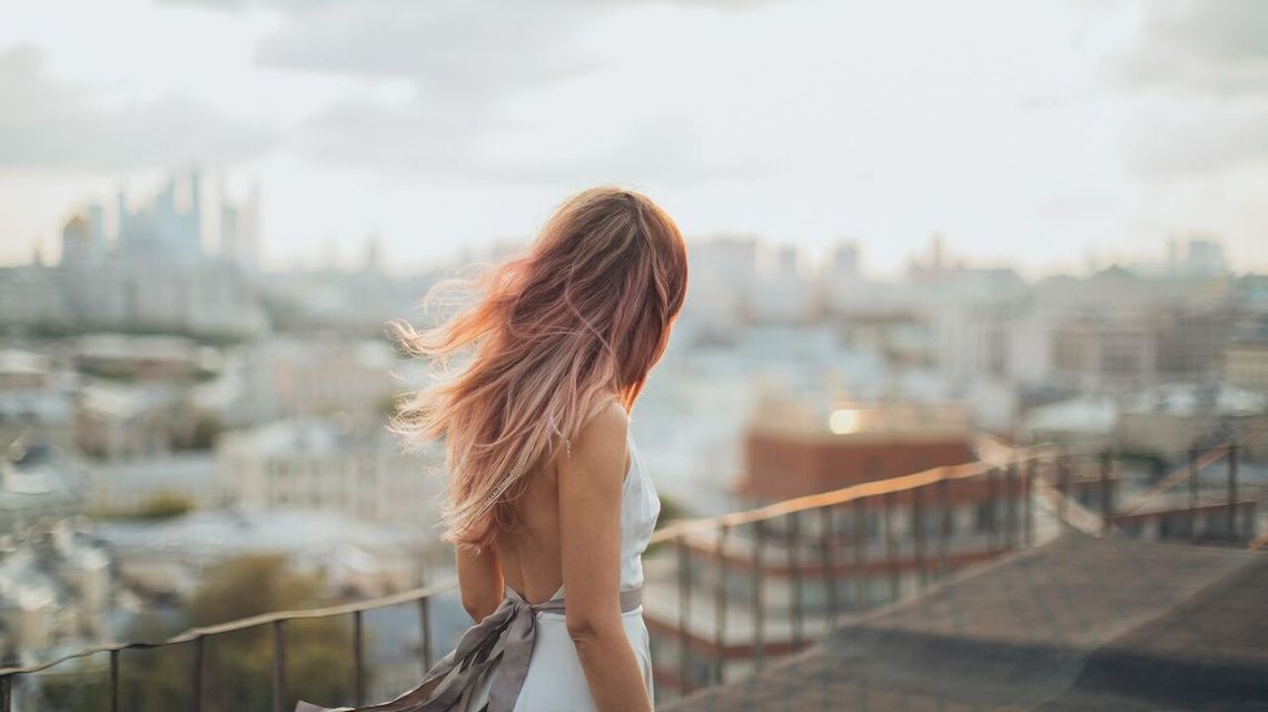 Lakiery hybrydowe na jesień – jakie kolory warto mieć w swojej kolekcji?