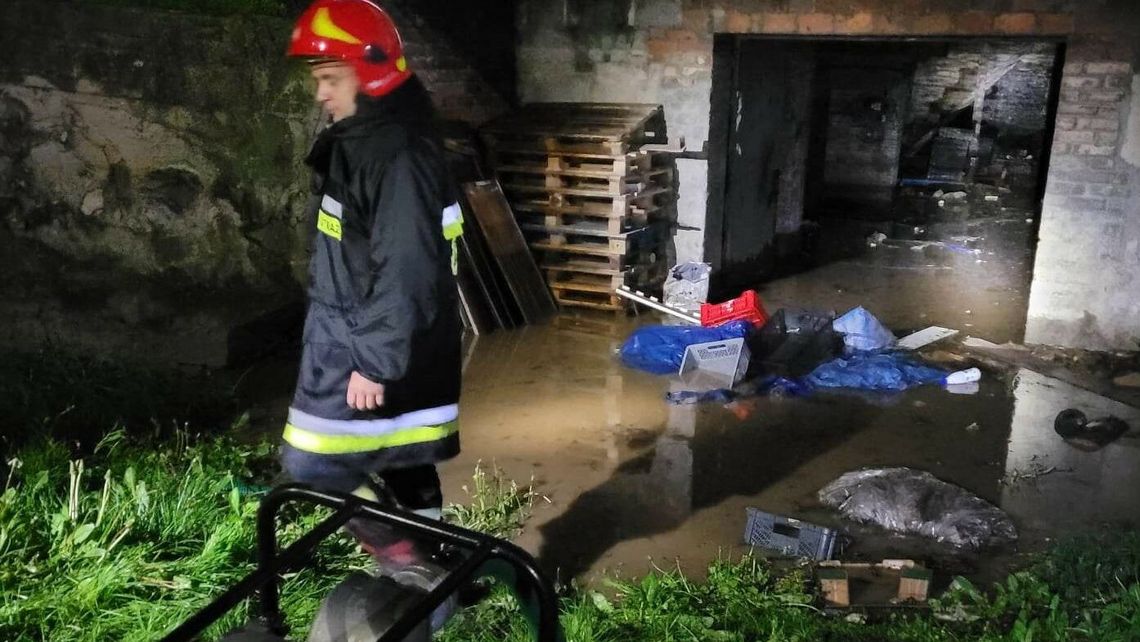 Lało jak z cebra. Kilkanaście strażackich interwencji w niecałe dwie godziny Lało jak z cebra. Kilkanaście strażackich interwencji w niecałe dwie godziny