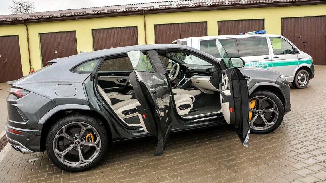 Lamborghini Urus zatrzymane na granicy. Kierowca nie wyjechał z Polski [zdjęcia]