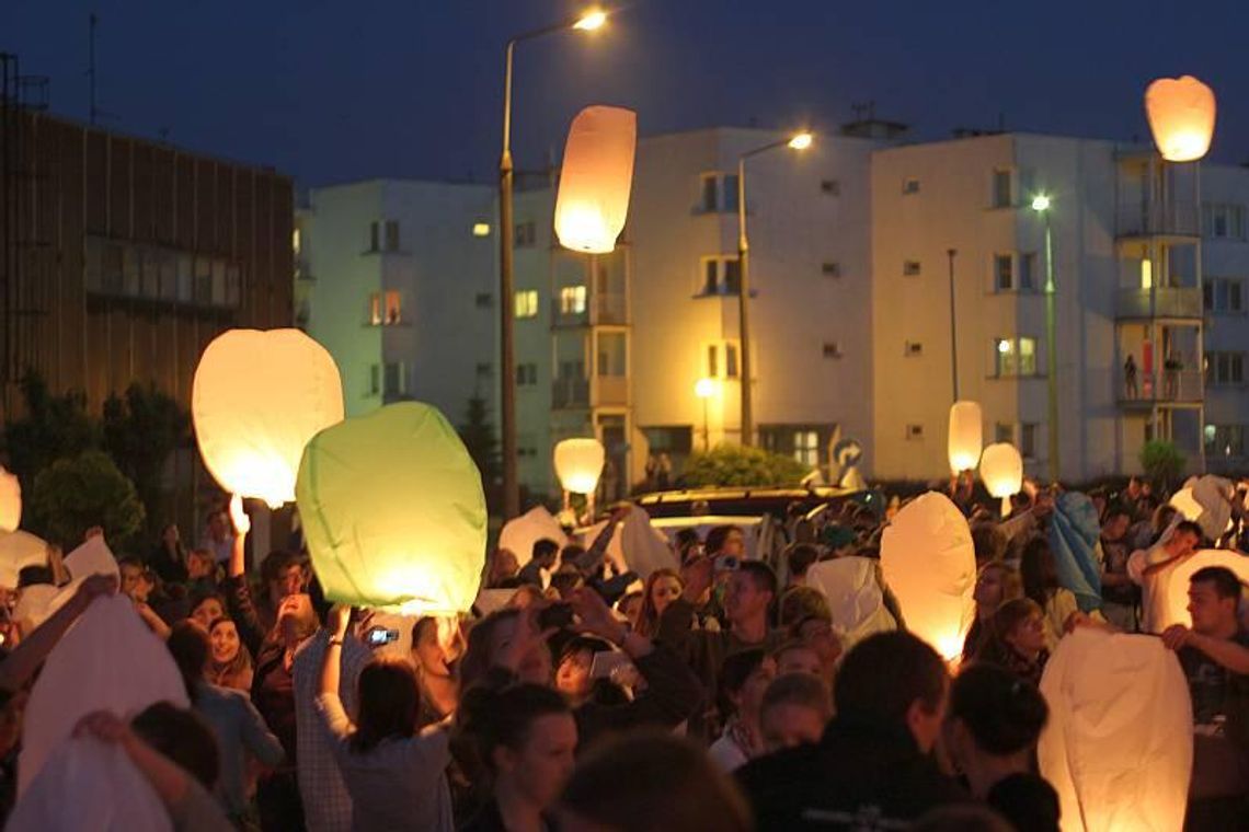 Lampiony nad Lublinem: Setki marzeń do nieba (zdjęcia) Lampiony nad Lublinem: Setki marzeń do nieba (zdjęcia)