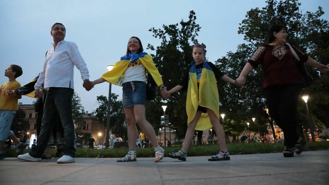 Łańcuch solidarności na placu Litewskim Łańcuch solidarności na placu Litewskim