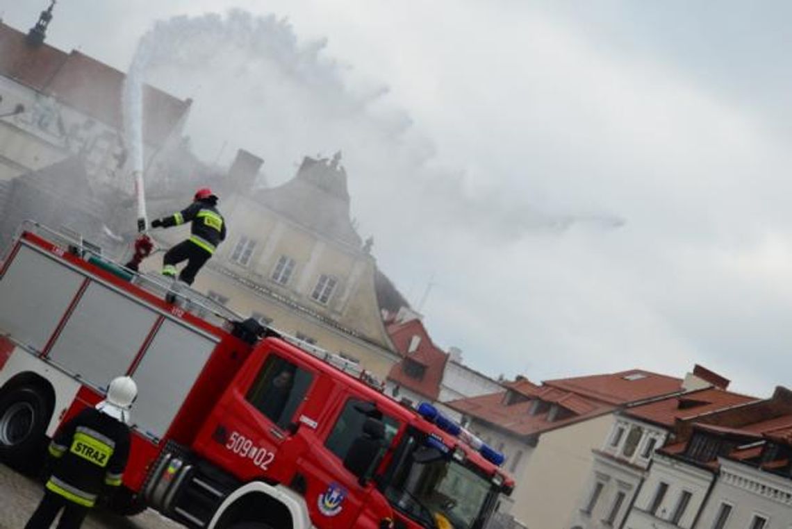 Lany poniedziałek w Kazimierzu. Zima nie przeszkodziła strażakom (zdjęcia)