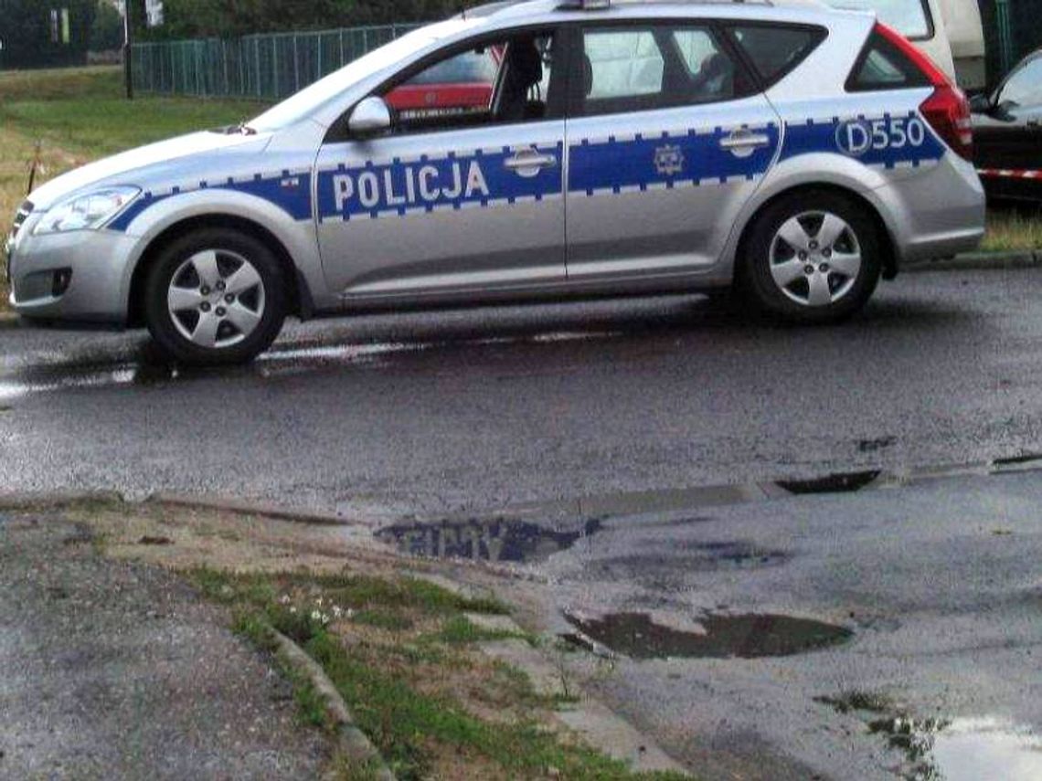  Laski: Pijany kierowca uderzył w policyjny radiowóz 