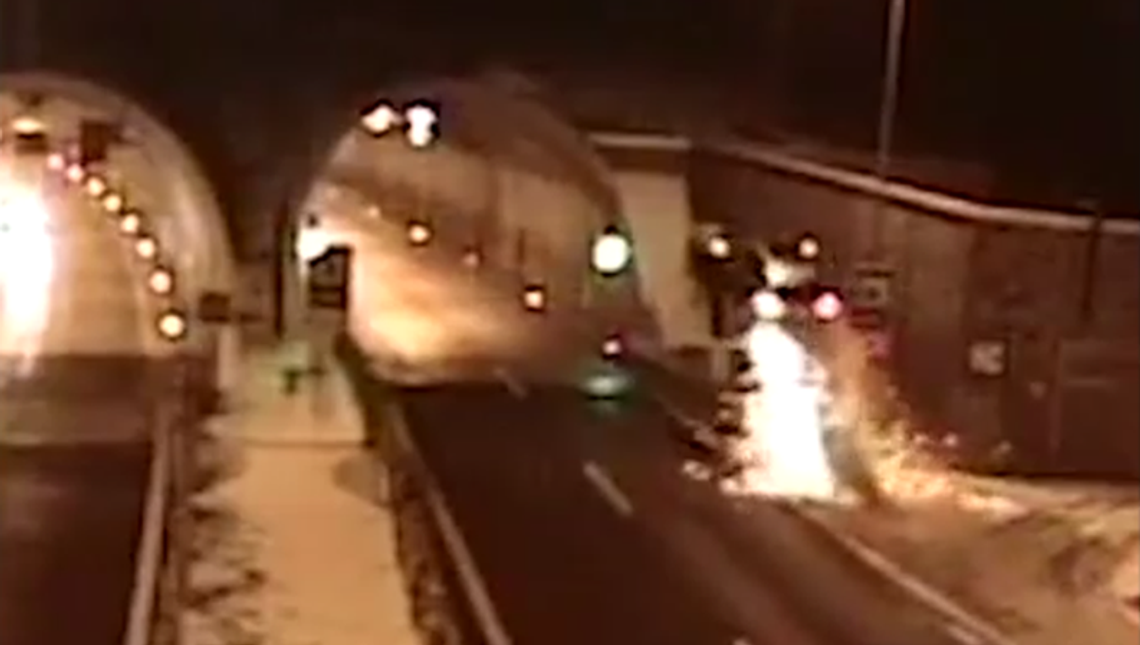 "Latające BMW". Samochód dosłownie wystrzelił w powietrze "Latające BMW". Samochód dosłownie wystrzelił w powietrze