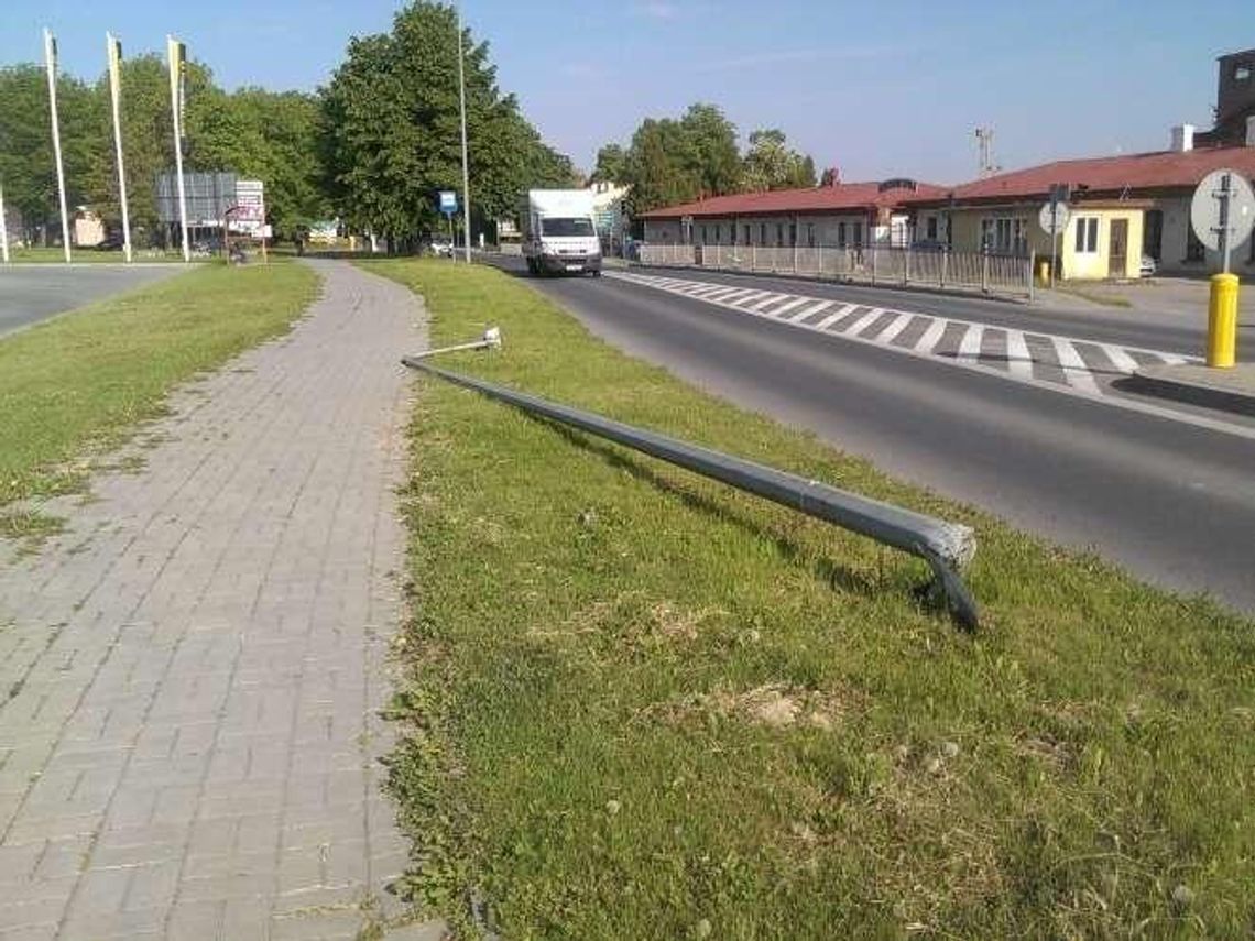 Latarnia od miesięcy leży w centrum miasta Latarnia od miesięcy leży w centrum miasta