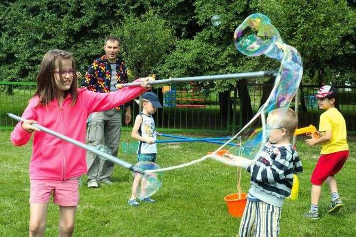 Lato w mieście: Drużyna bańkowa kontra drużyna wodna 