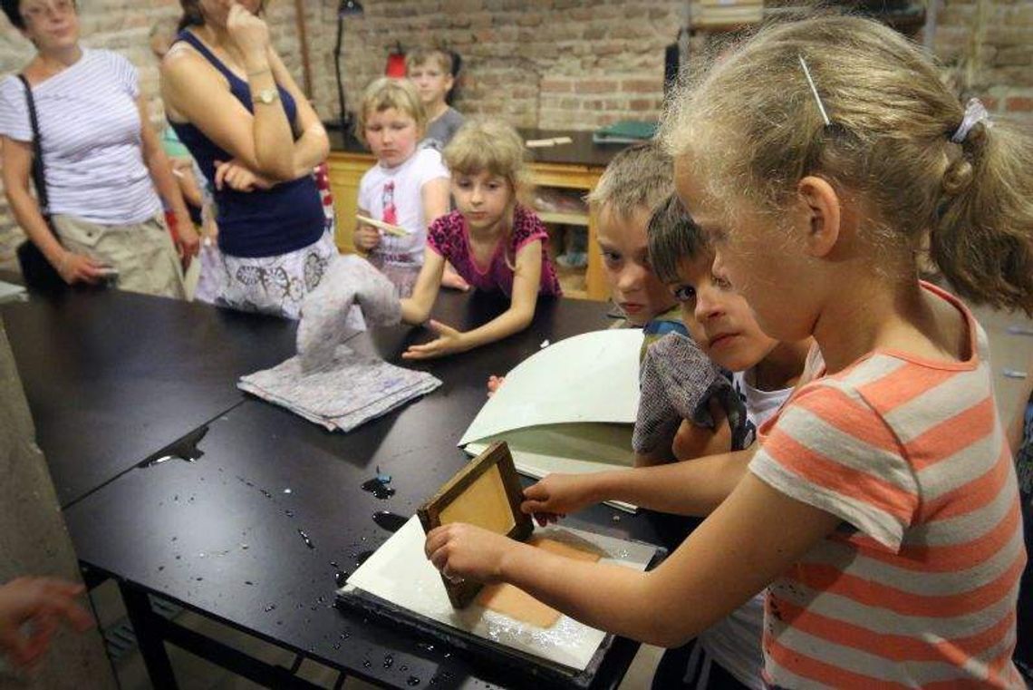 Lato w mieście: Skąd się czerpie papier? Lato w mieście: Skąd się czerpie papier?