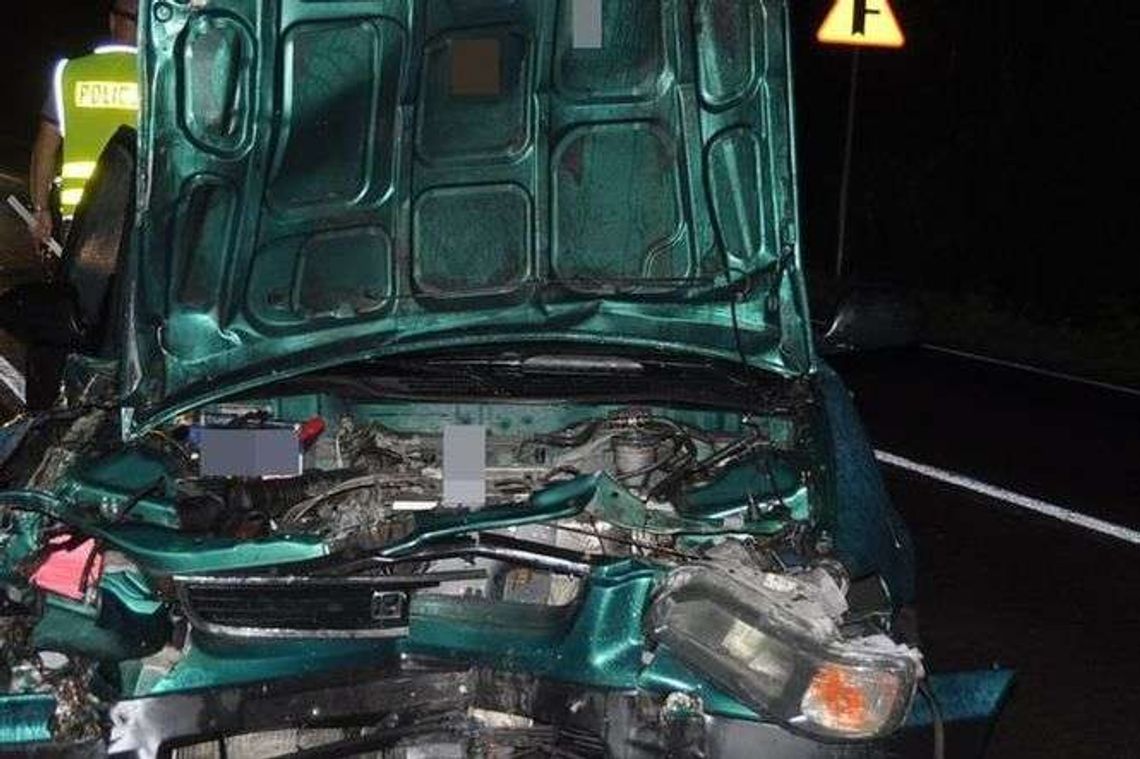 Laweta wjechała w osobówkę. Dwie osoby ranne