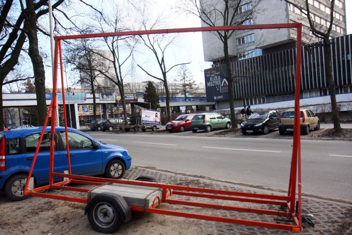 Lawety blokują miejsca parkingowe. Kierowcy zirytowani (list)