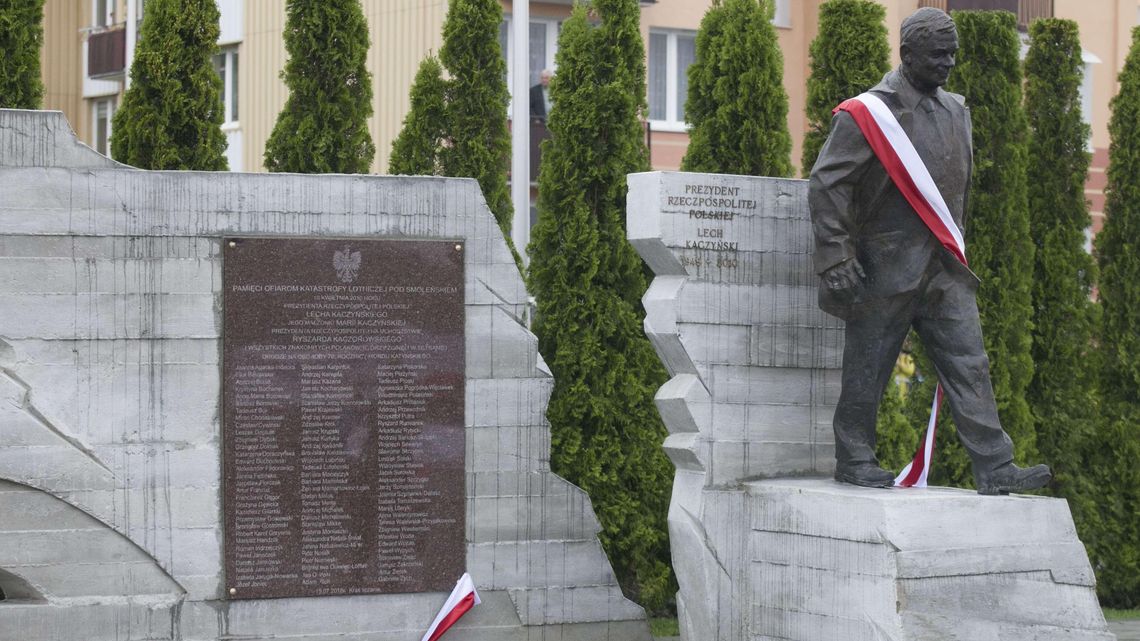 Lawina krytyki nad pomnikiem Lecha Kaczyńskiego w Kraśniku. Autor odpowiada