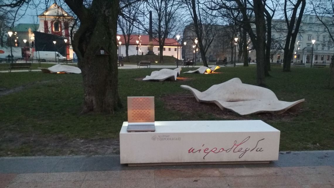 Ławka niepodległości stanęła w Lublinie. Jak Wam się podoba? [sonda]
