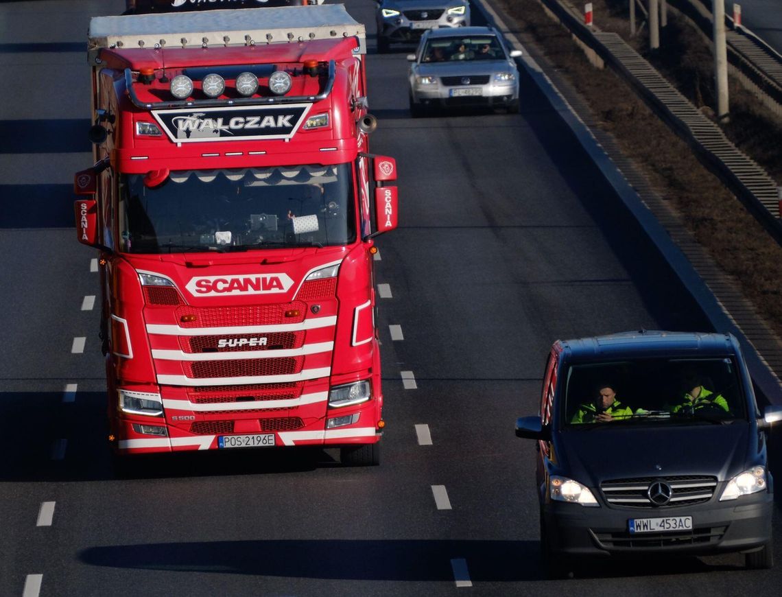 Leasing ciągnika siodłowego na Lubelszczyźnie - jak firmy transportowe finansują rozwój floty?
