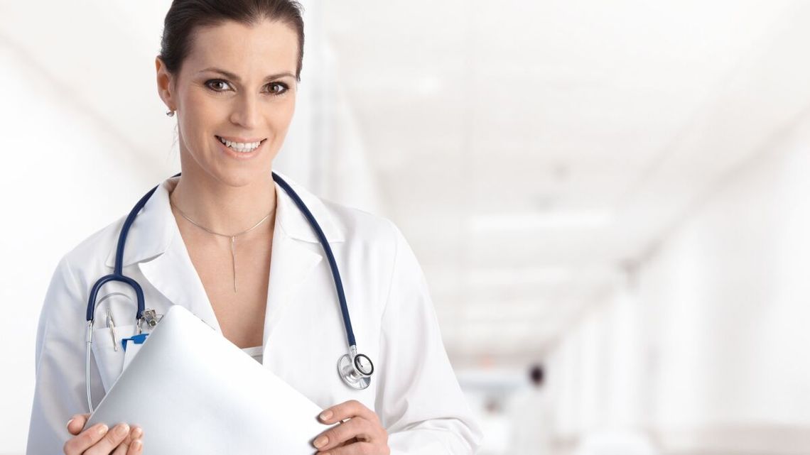 Leczenie hemoroidów przed urlopem. 5 powodów, by nie odkładać zabiegu na jesień