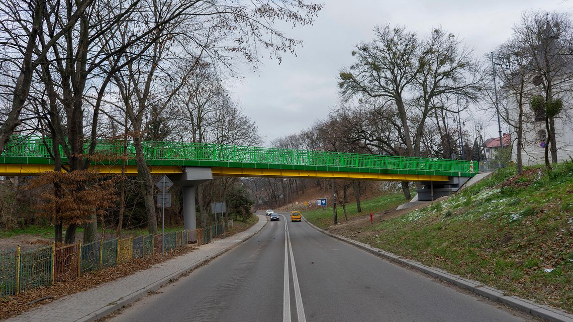Łęczna: Kładka z niczego donikąd Łęczna: Kładka z niczego donikąd