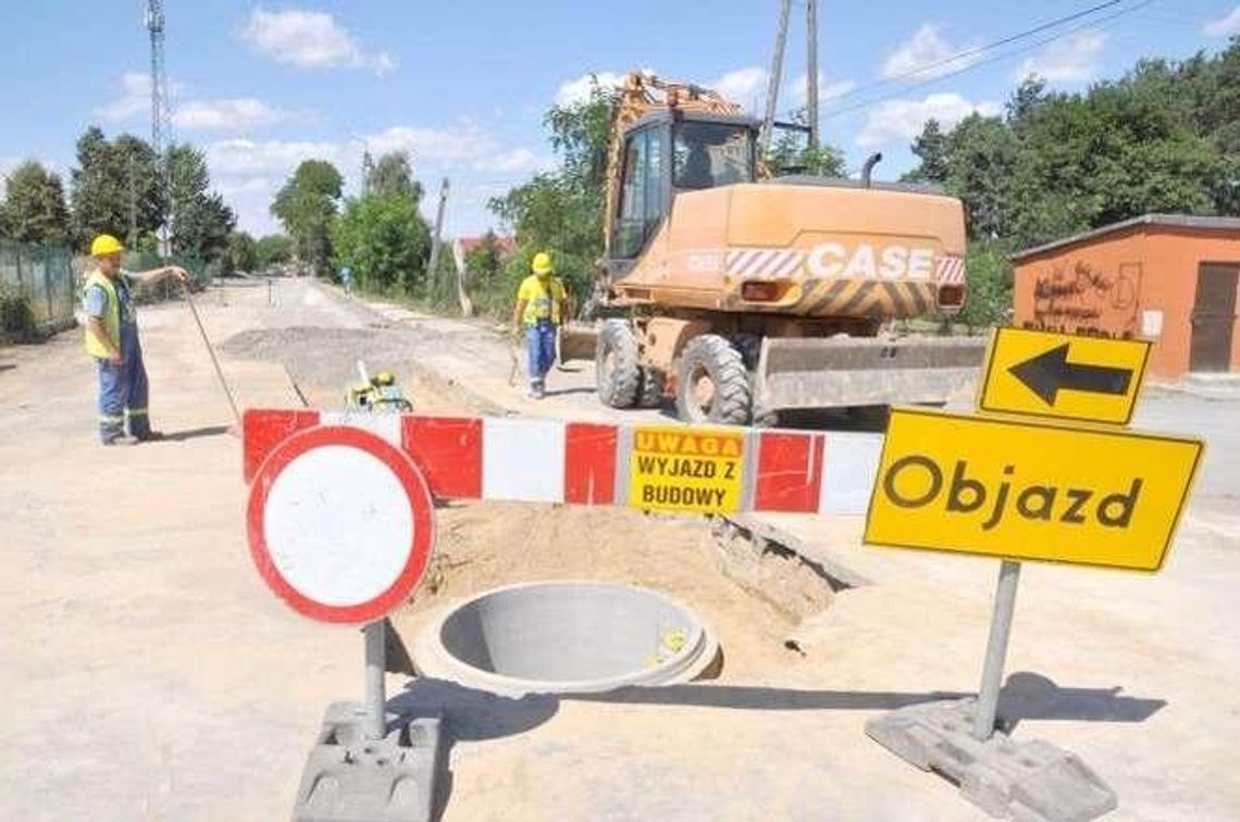 Łęczna: Miasto znów w budowie. Ruszył remont dróg