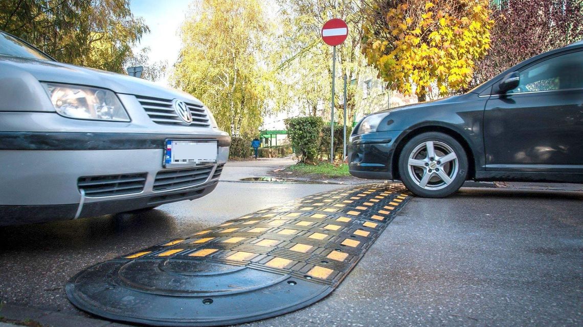 Łęczna: Nowe progi zwalniające już są, a burmistrz zapowiada kolejne