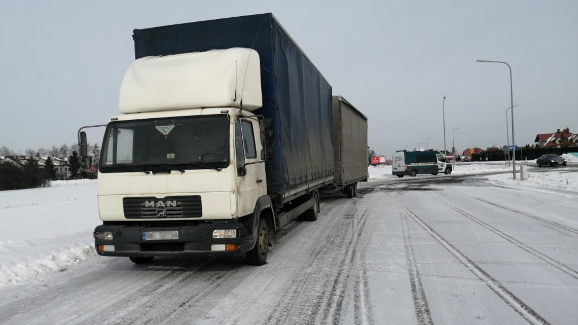 Łęczna. Pęknięta szyba, niesprawne światła. Takiej ciężarówki nie zatrzymano już dawno