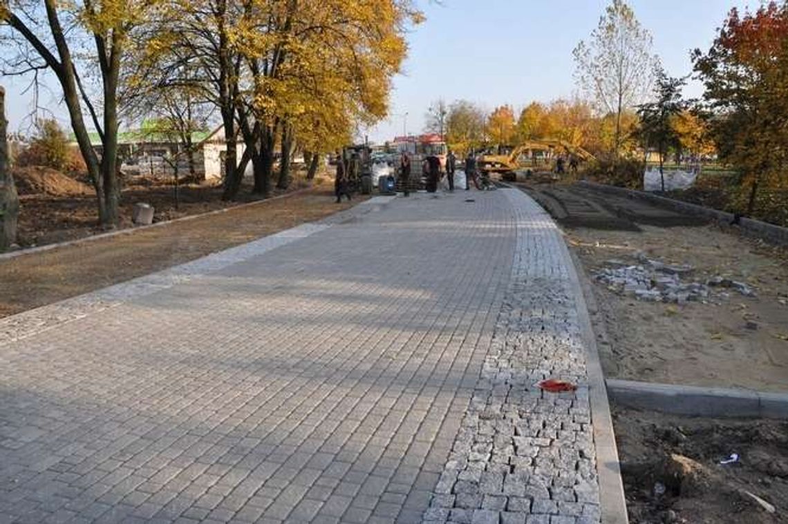 Łęczna: Plac zmienił wygląd