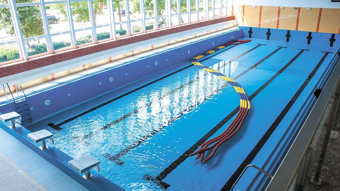 Łęczna: Po długiej przerwie basen ponownie wypełnia się wodą