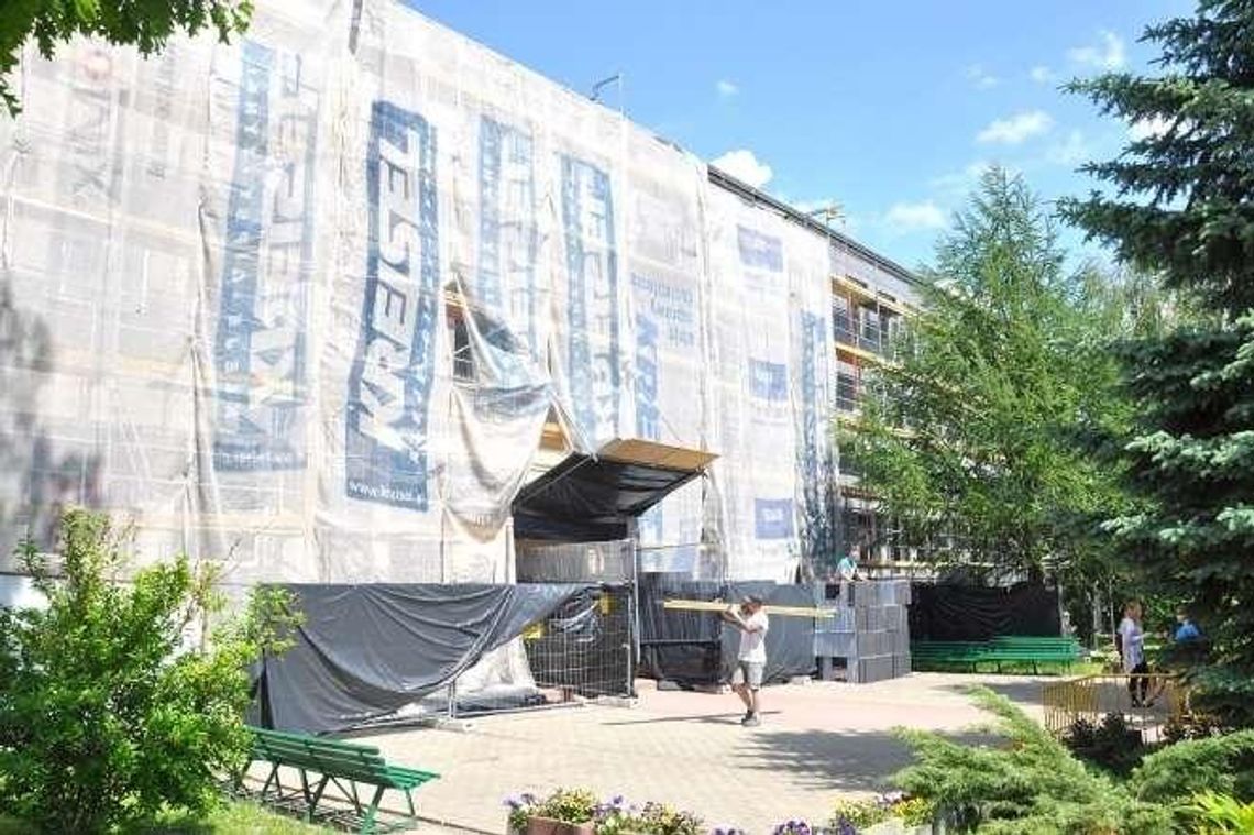 Łęczna: Remontują szkołę i drogi