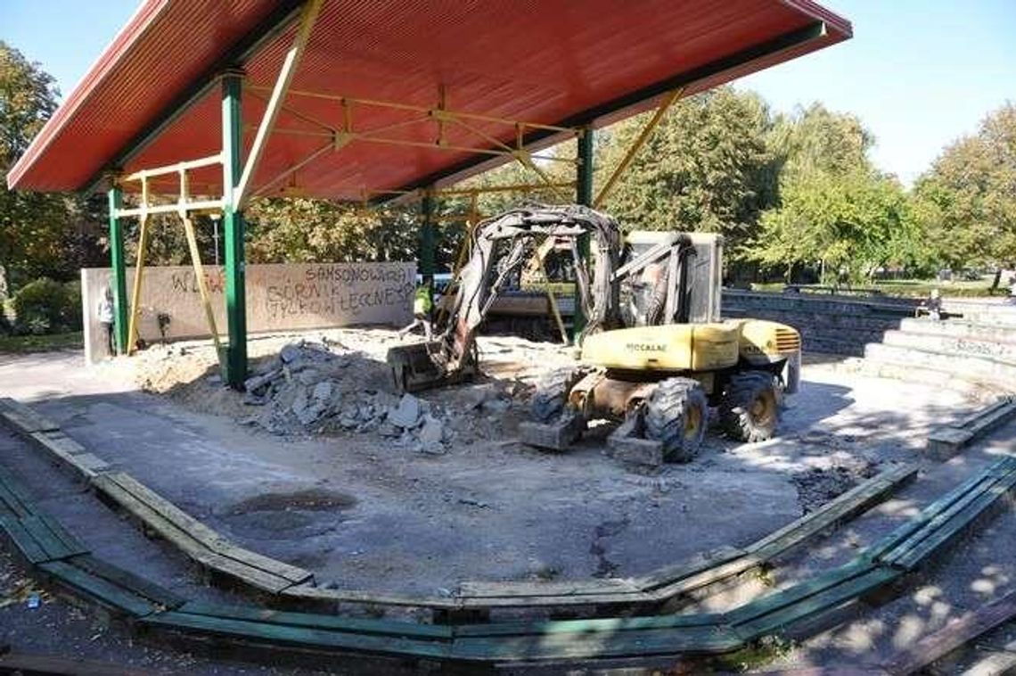 Łęczna: Ruszył remont amfiteatru