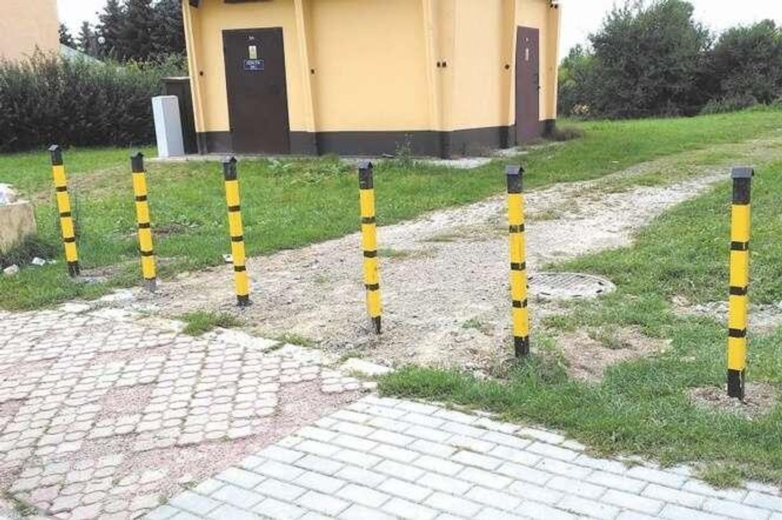 Łęczna: Słupki stoją, ale dojazd jest