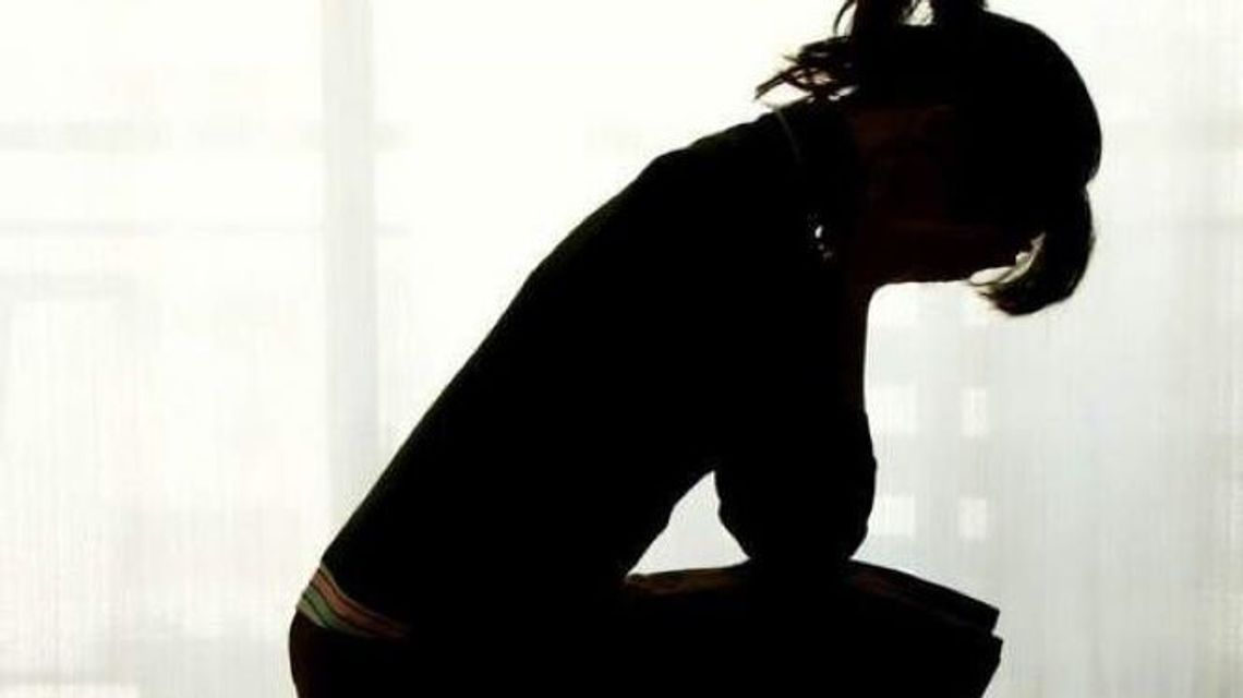 Łęczna. Zakazywał jeść i bił. Żona w końcu nie wytrzymała