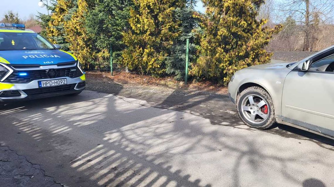 Ledwo stał na nogach w różowych klapkach, a chciał odjechać audi. 48-latek miał prawie 4 promile