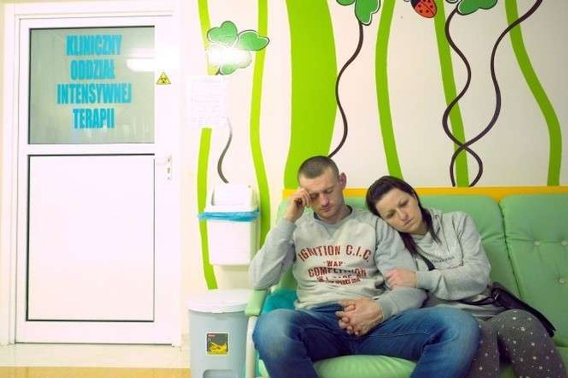 Lekarka nie pozwoliła rodzicom czuwać przy umierającym dziecku. Spędzili noc w samochodzie