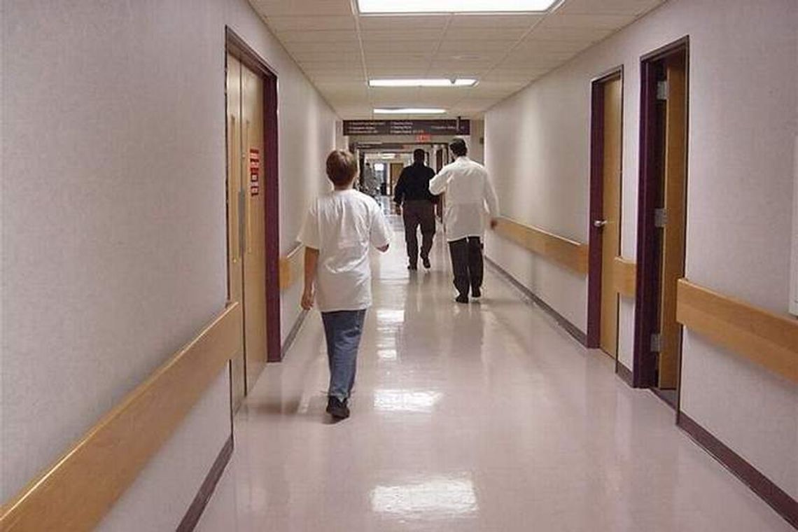 Lekarki nie wykryły guza. Pacjent walczy o życie