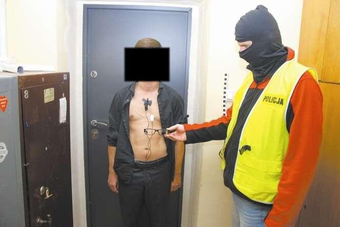 Lekarz ze sprzętem w stylu Bonda. Jak się teraz oszukuje na egzaminach?