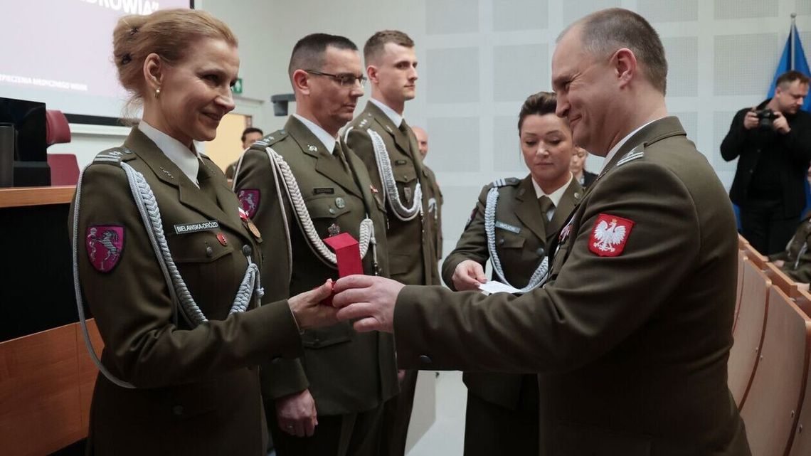 Lekarze i żołnierze w jednym. Dziś ich dzień Lekarze i żołnierze w jednym. Dziś ich dzień