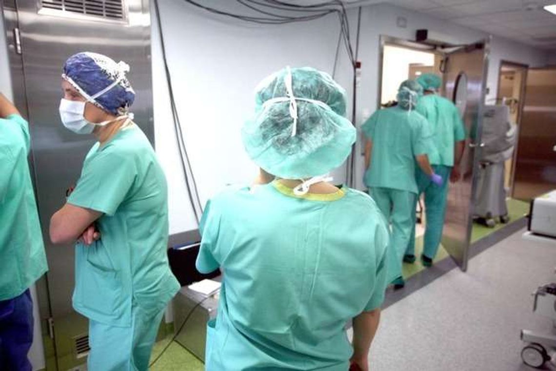 Lekarzy jest mniej i są coraz starsi. Najsłabszy dostęp do specjalistów w szpitalach powiatowych