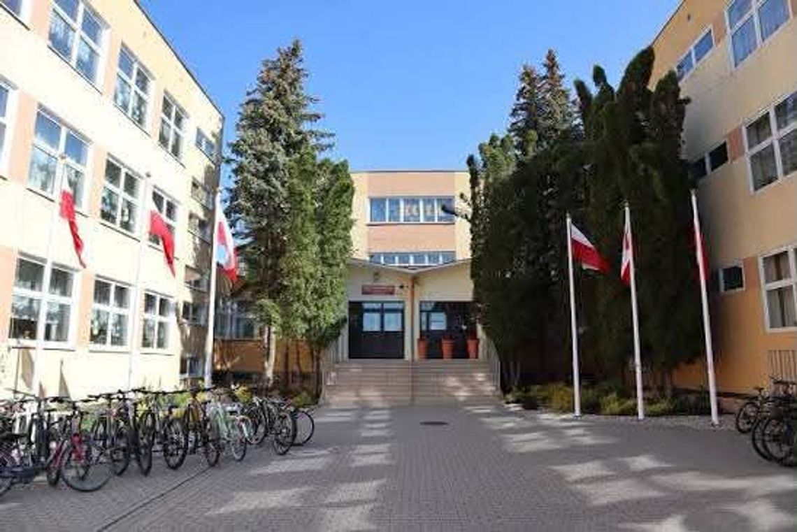 Lekcja etyki pod lupą prokuratora. Dyrektorka chełmskiej szkoły rezygnuje po skandalu ze zbiórką